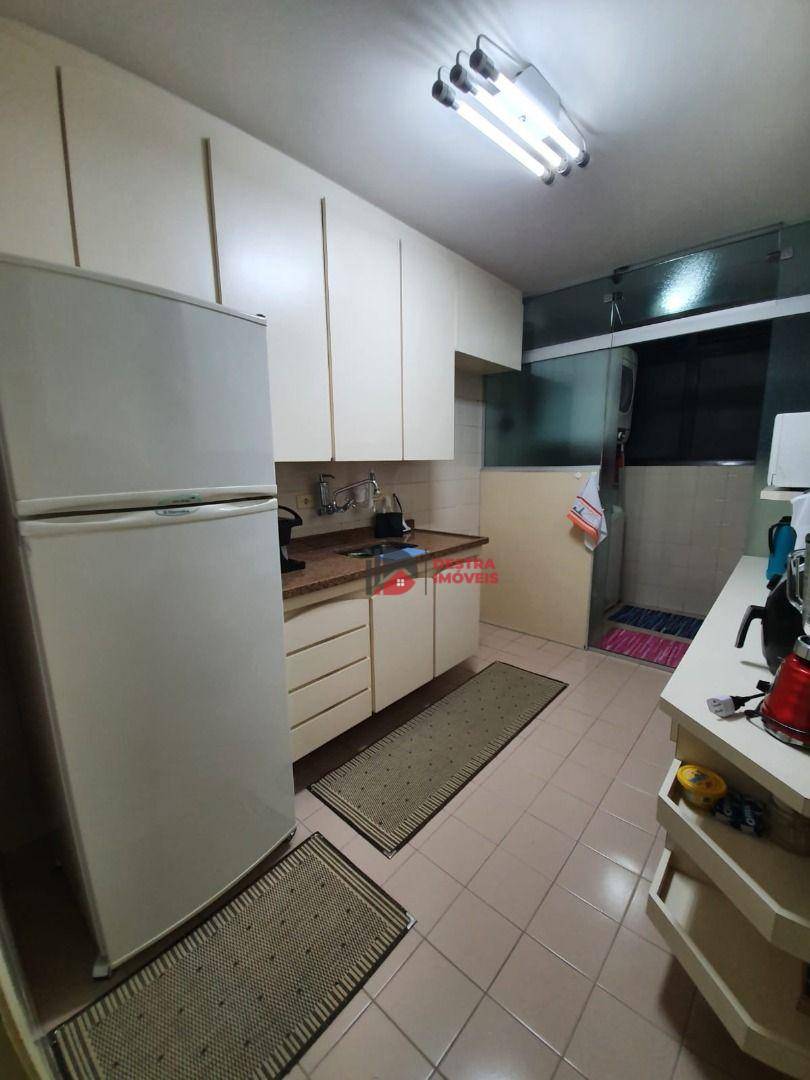 Apartamento à venda com 3 quartos, 76m² - Foto 4