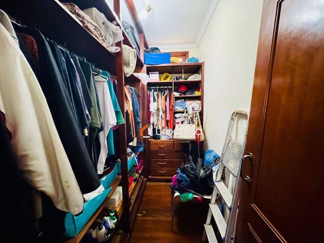 Casa, 3 quartos, 197 m² - Foto 1