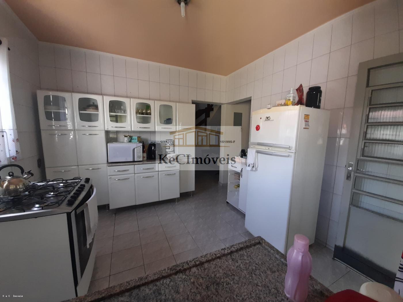 Casa à venda com 4 quartos, 350m² - Foto 1