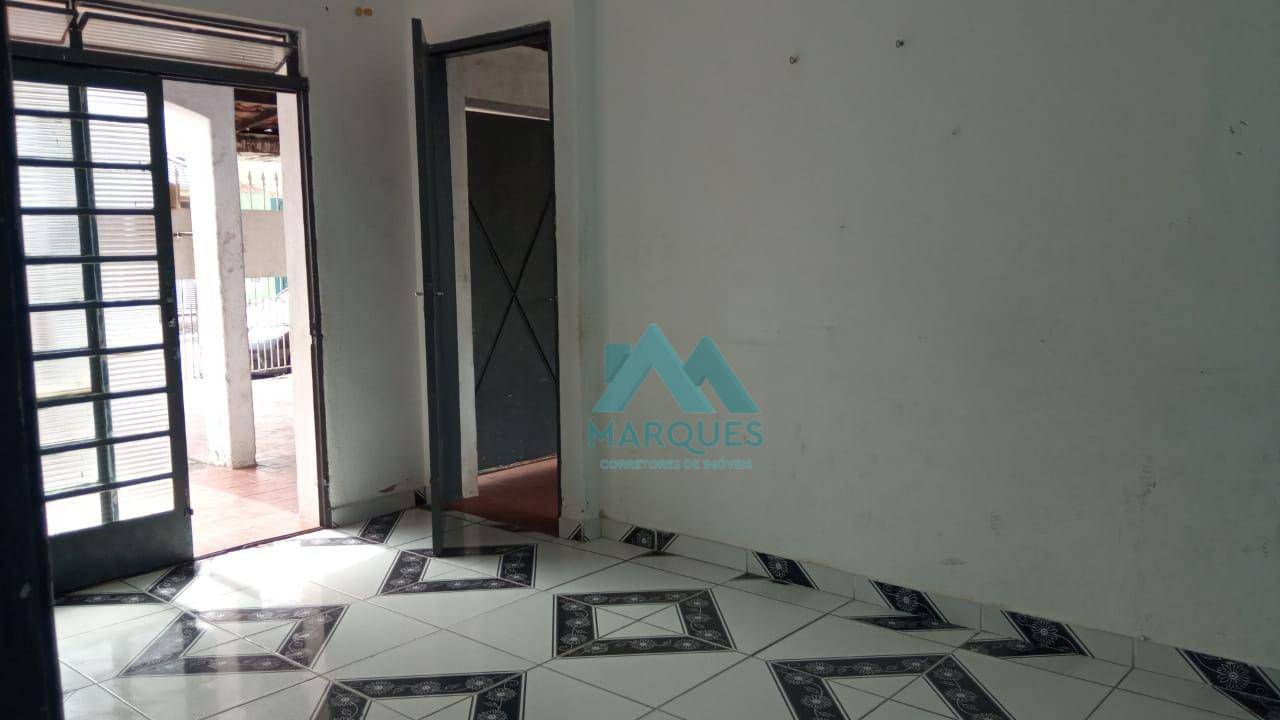 Casa à venda com 3 quartos, 80m² - Foto 1