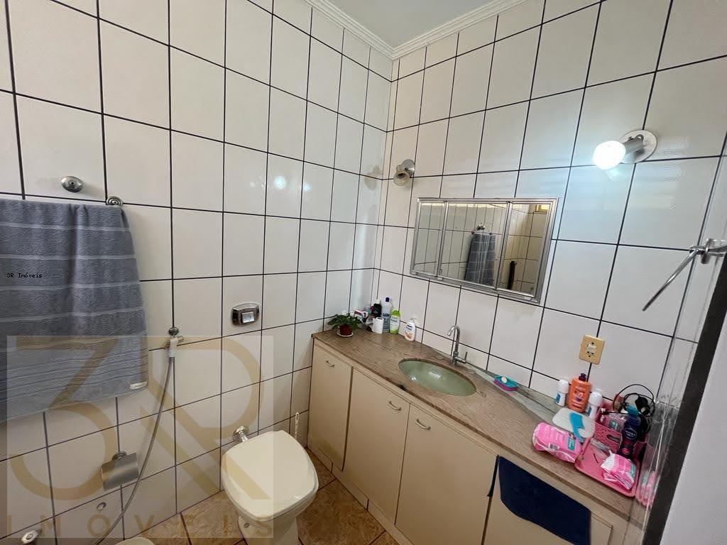 Casa à venda com 3 quartos, 180m² - Foto 8