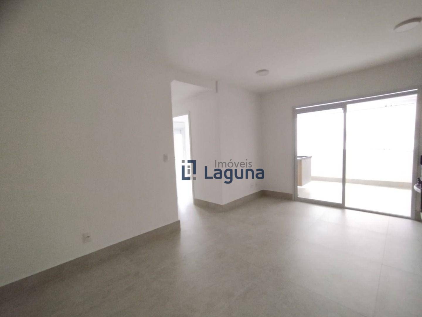 Apartamento para alugar com 2 quartos, 70m² - Foto 4