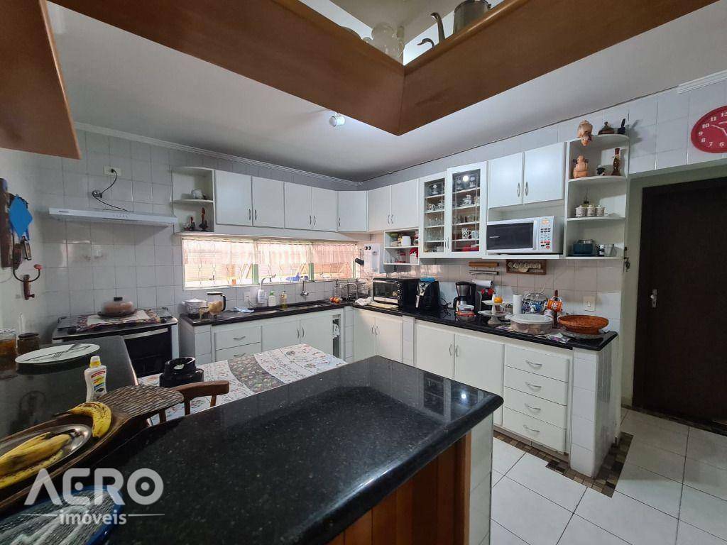 Casa de Condomínio à venda com 3 quartos, 400m² - Foto 6