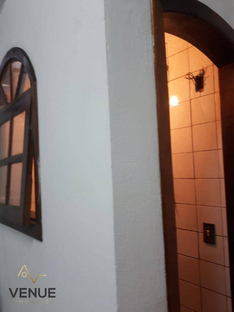 Sobrado à venda com 2 quartos, 200m² - Foto 4