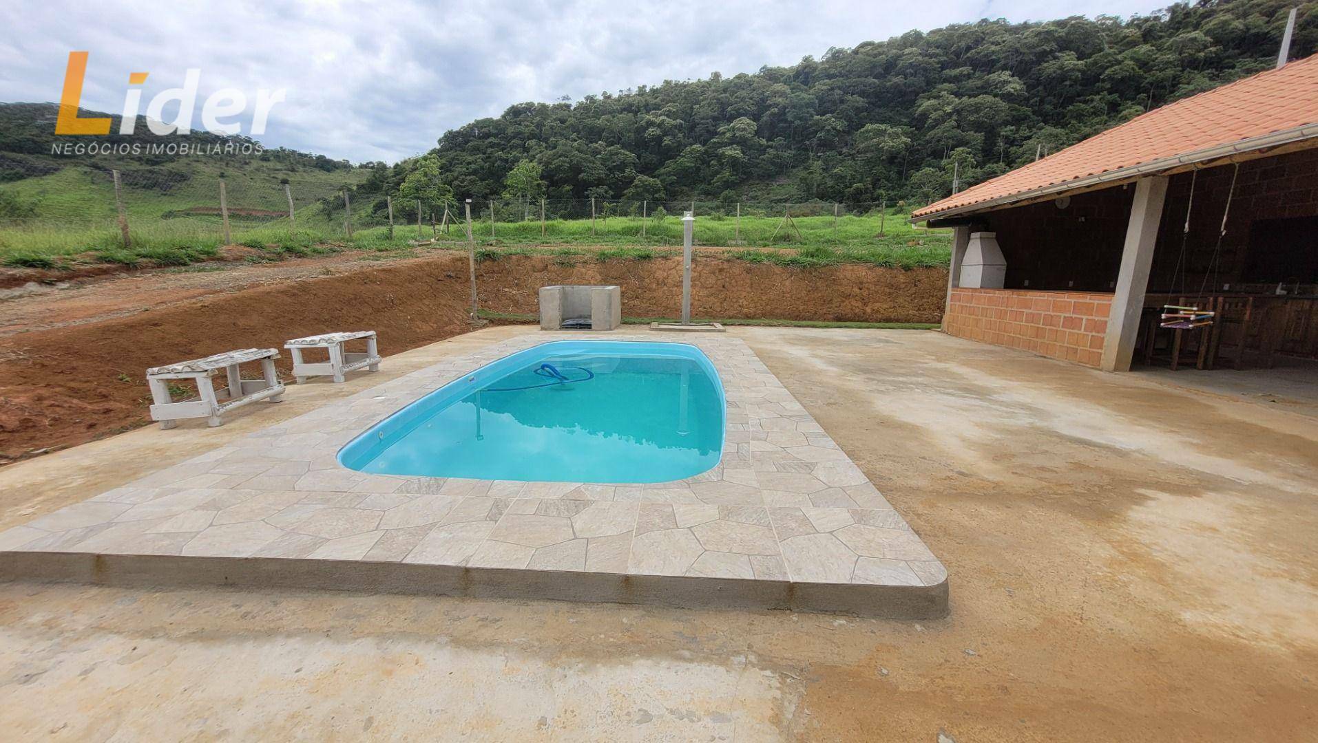 Casa de Condomínio à venda com 3 quartos, 220m² - Foto 2