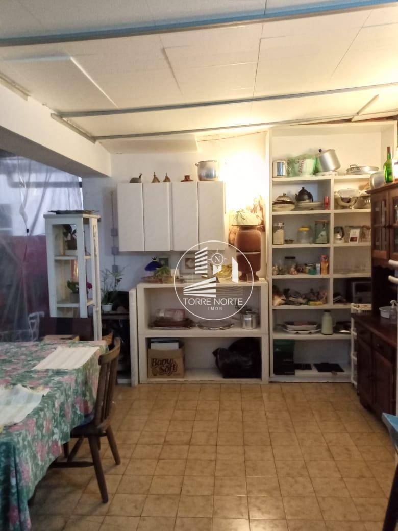 Sobrado à venda com 2 quartos, 250m² - Foto 4