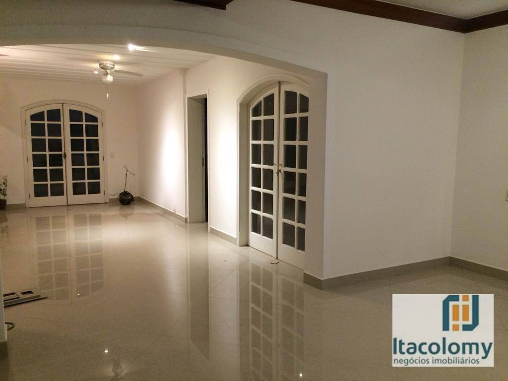 Casa de Condomínio para alugar com 4 quartos, 400m² - Foto 4