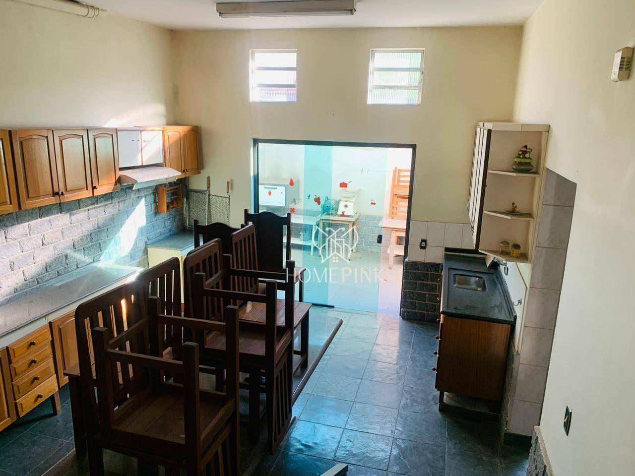 Casa para alugar com 3 quartos, 260m² - Foto 12