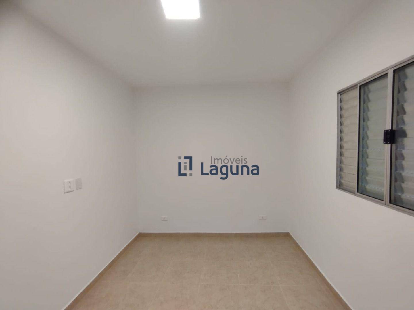 Casa para alugar com 2 quartos, 75m² - Foto 12