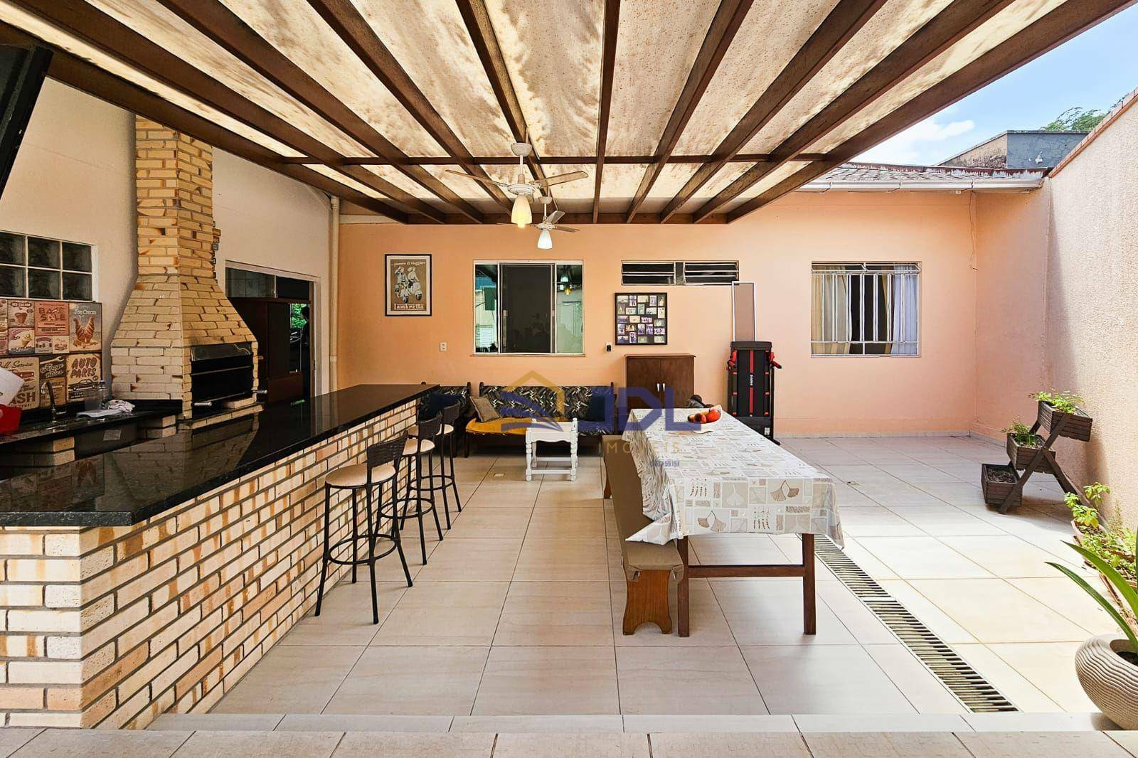 Casa à venda com 3 quartos, 154m² - Foto 2