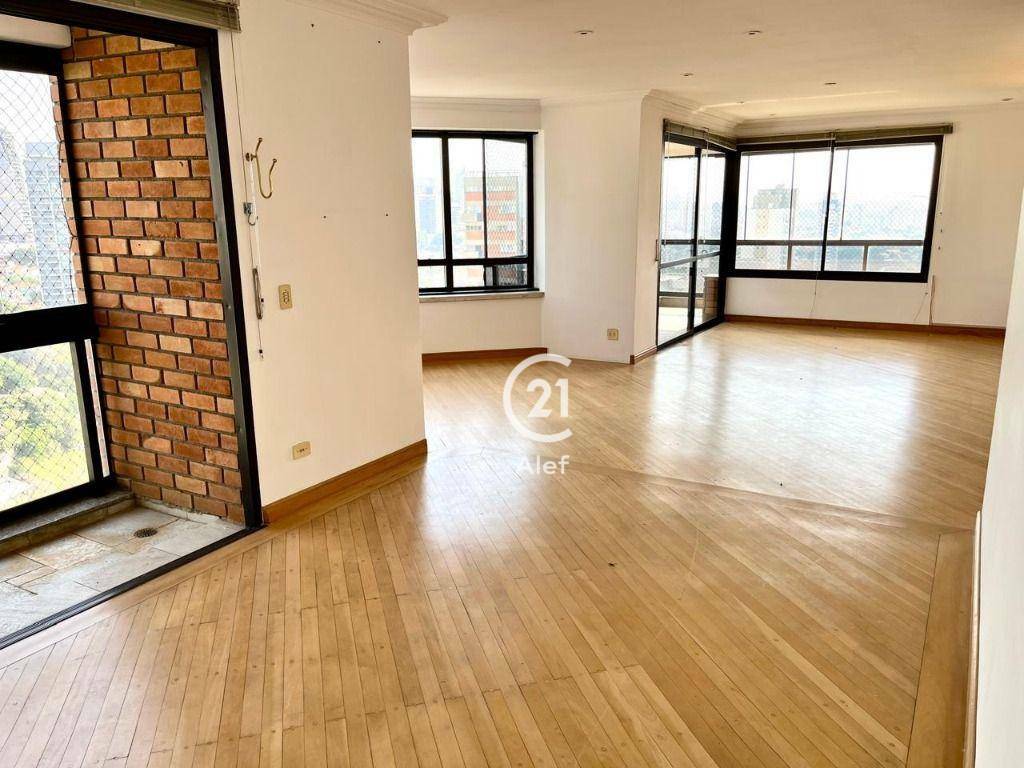 Apartamento à venda com 3 quartos, 240m² - Foto 2