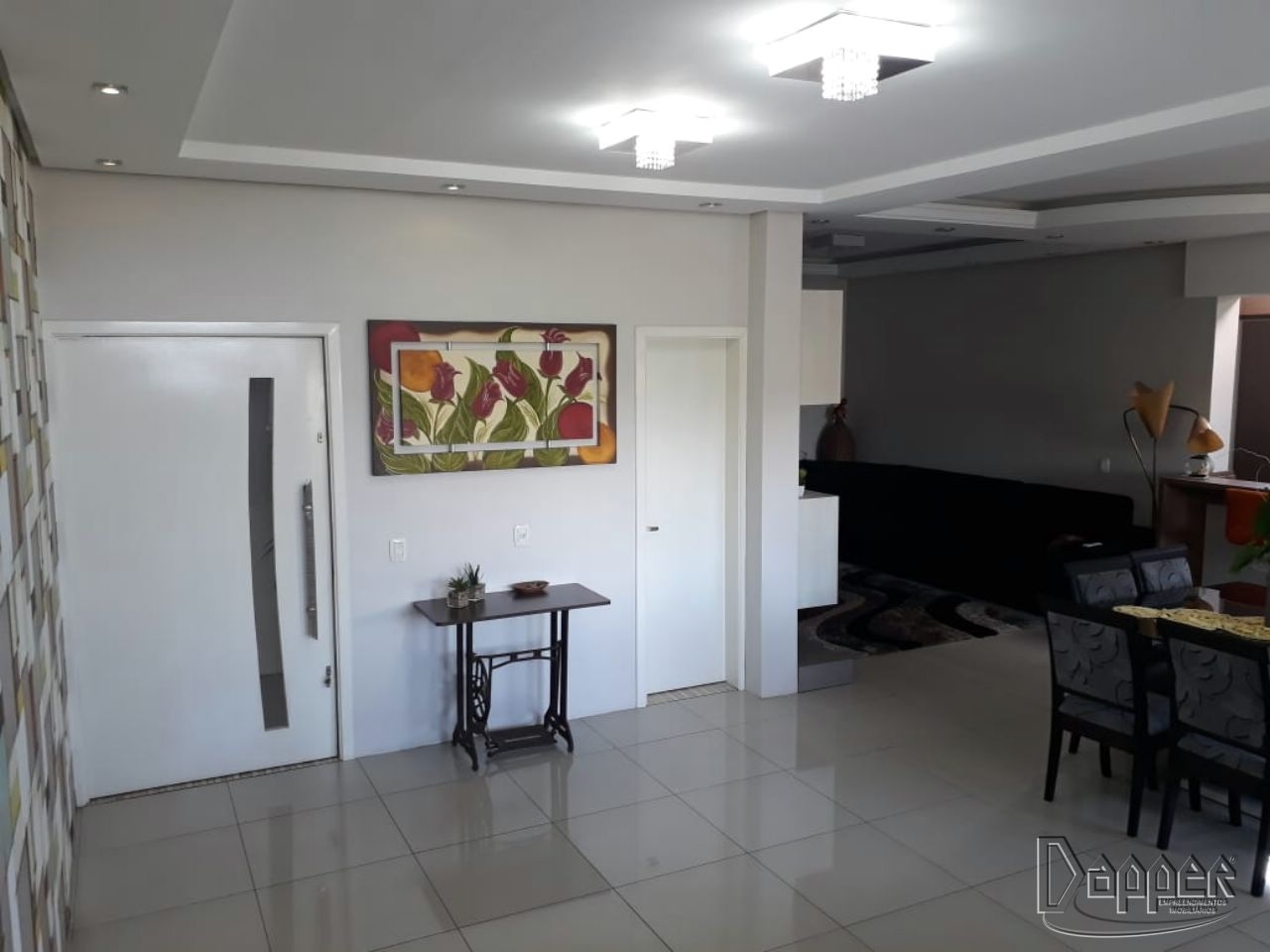 Casa à venda com 3 quartos, 349m² - Foto 2