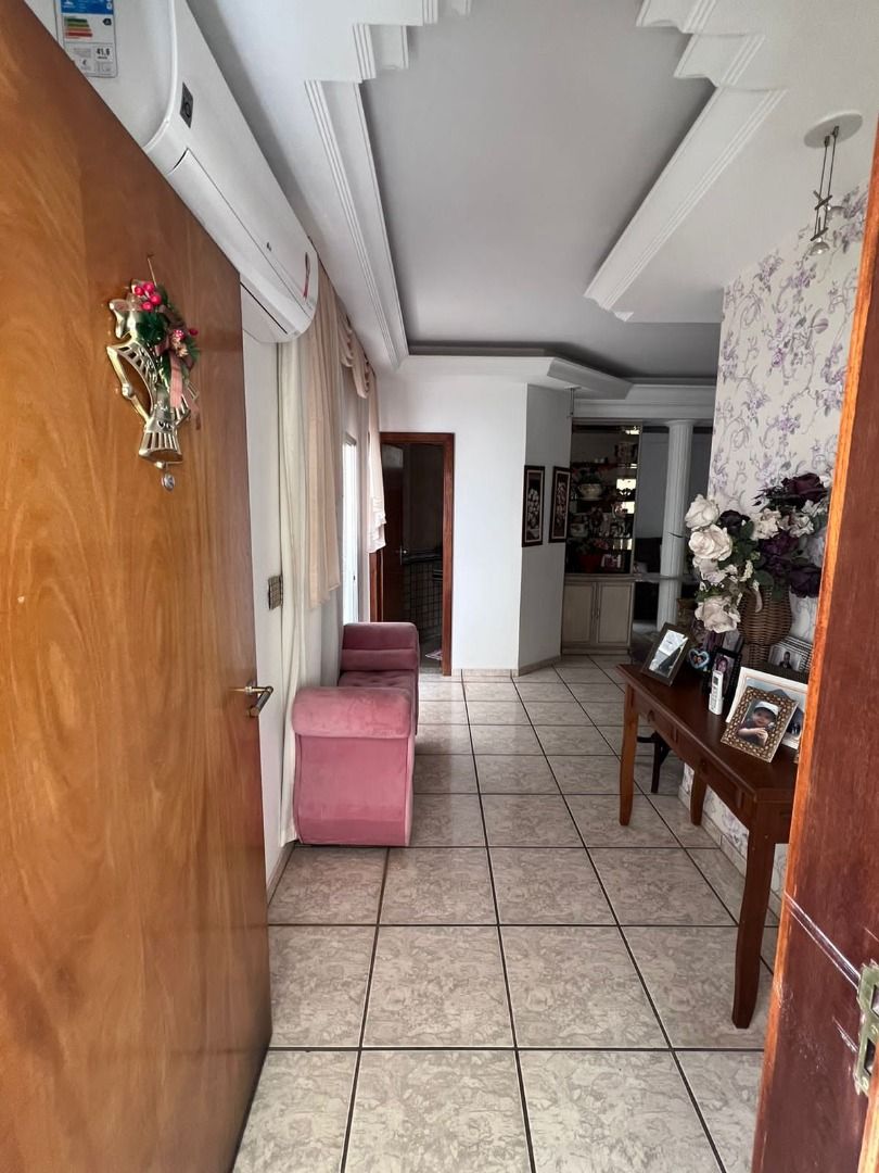 Apartamento à venda com 3 quartos, 162m² - Foto 2