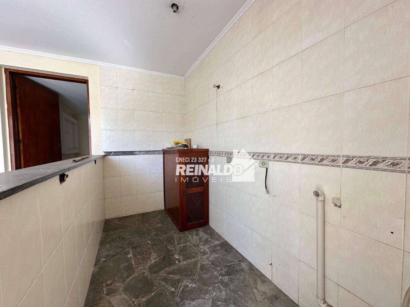 Casa para alugar com 3 quartos, 315m² - Foto 35