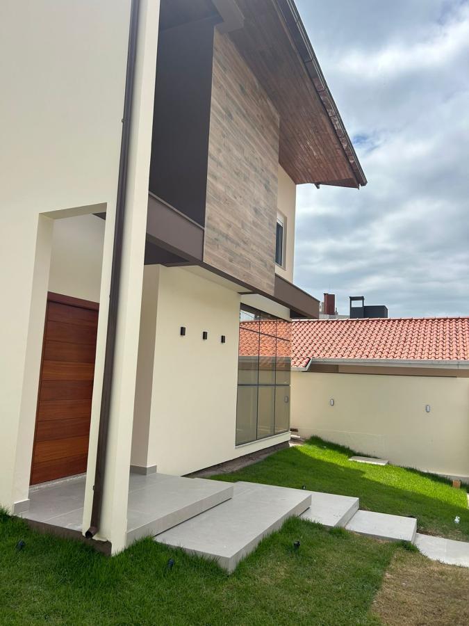 Casa à venda com 2 quartos, 128m² - Foto 2