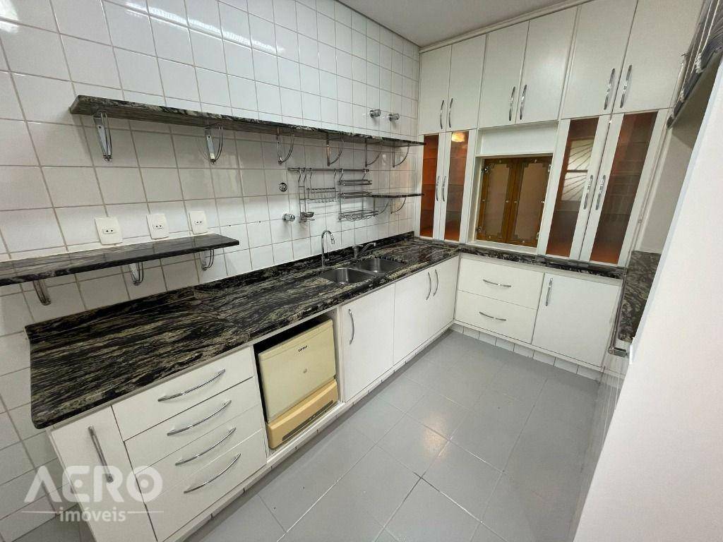 Casa de Condomínio para alugar com 4 quartos, 410m² - Foto 66