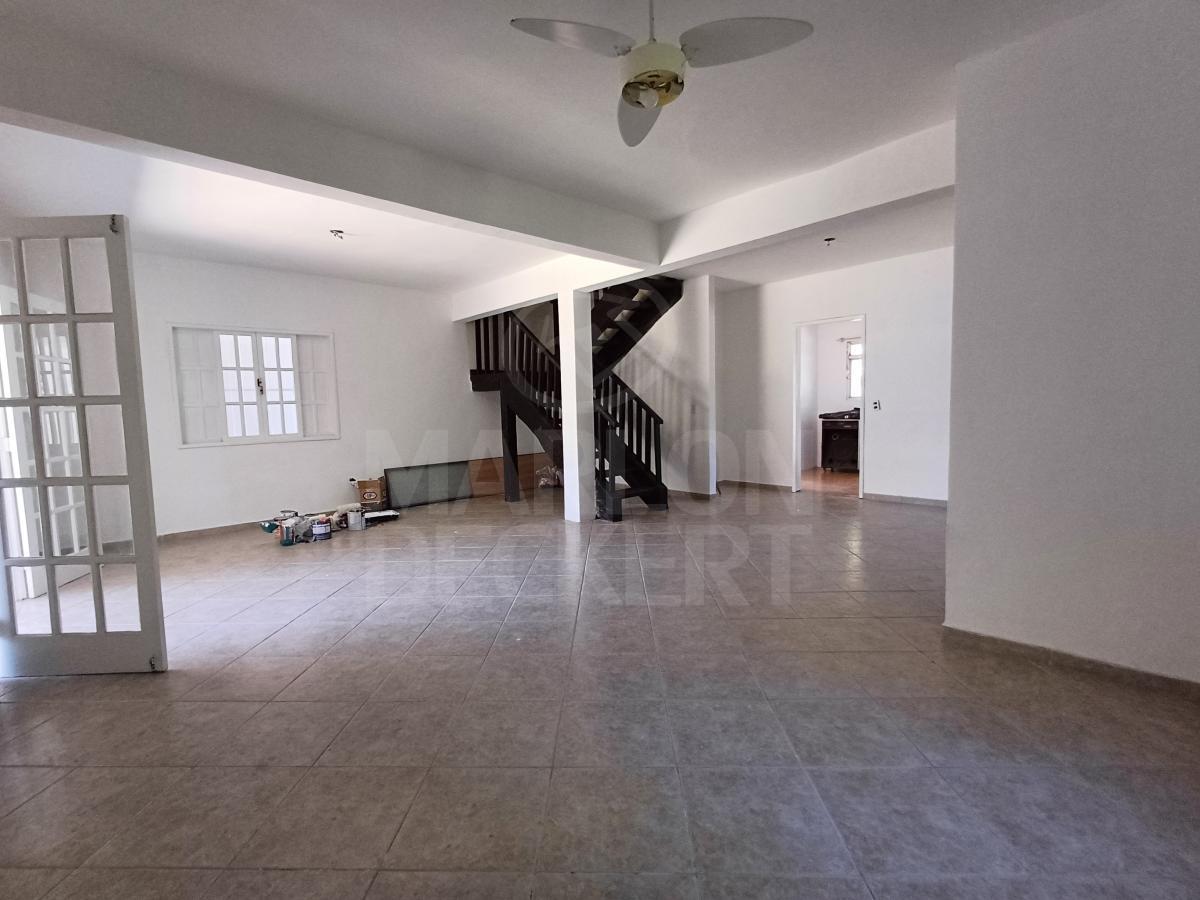 Casa à venda com 3 quartos, 240m² - Foto 17