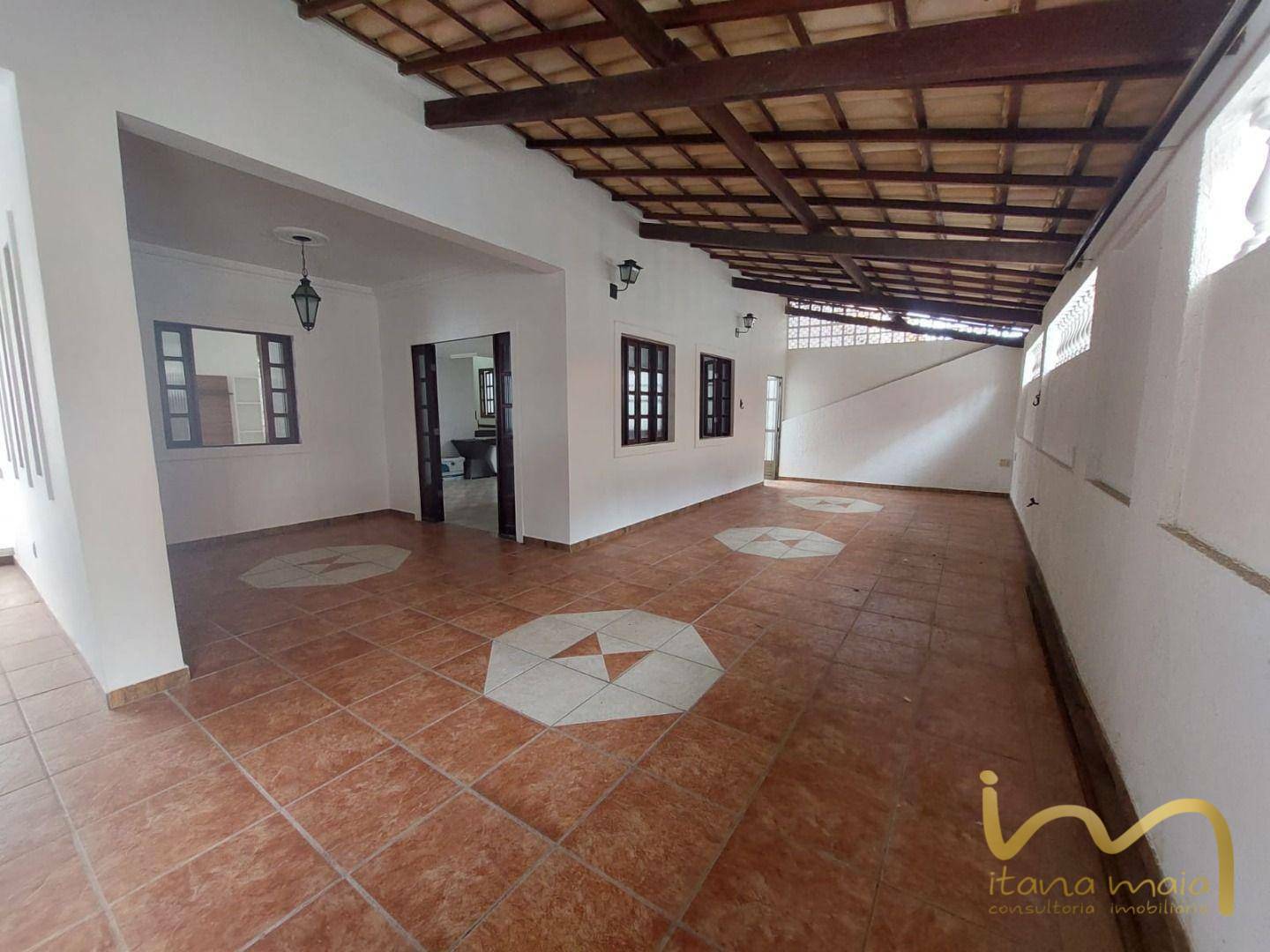 Casa à venda com 6 quartos, 380m² - Foto 4