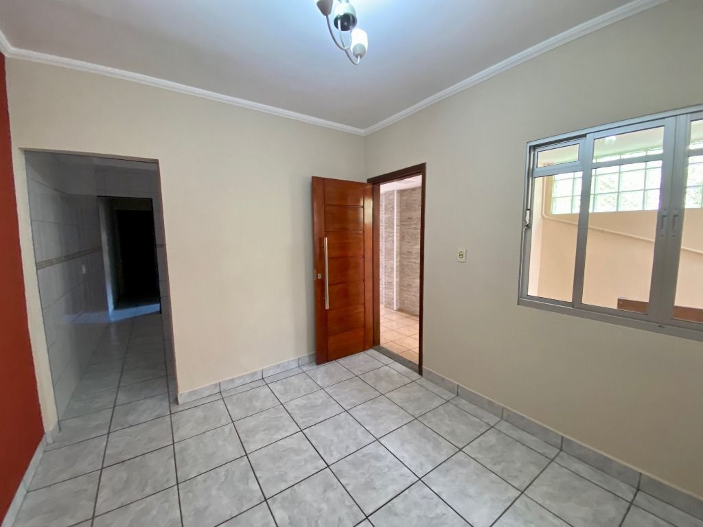 Casa à venda com 2 quartos, 156m² - Foto 2