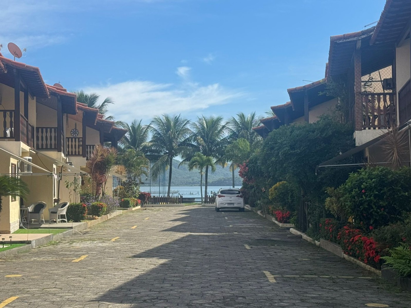 Casa à venda com 3 quartos, 225m² - Foto 1