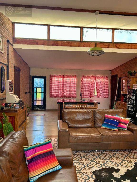 Chácara, 3 quartos, 1089 m² - Foto 2