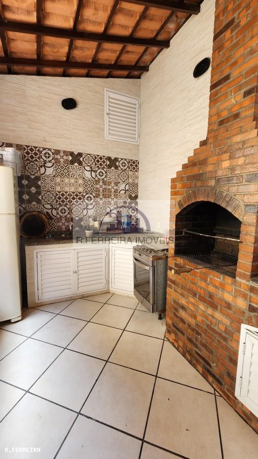 Casa de Condomínio para alugar com 4 quartos, 180m² - Foto 3