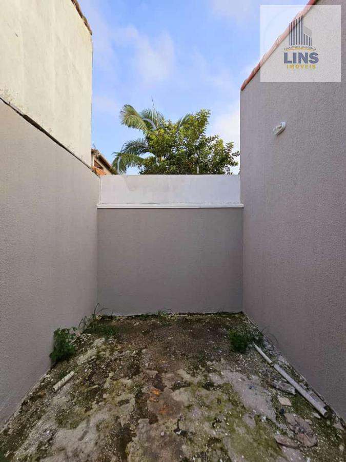 Casa à venda com 2 quartos, 70m² - Foto 14