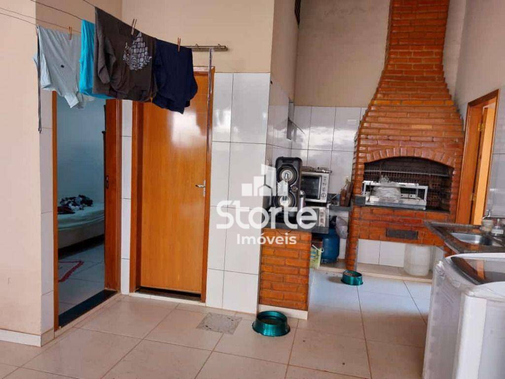 Casa à venda com 5 quartos, 225m² - Foto 20