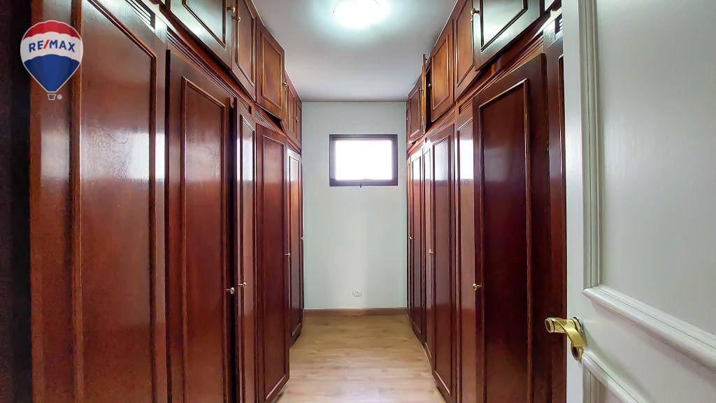 Apartamento para alugar com 4 quartos, 370m² - Foto 2