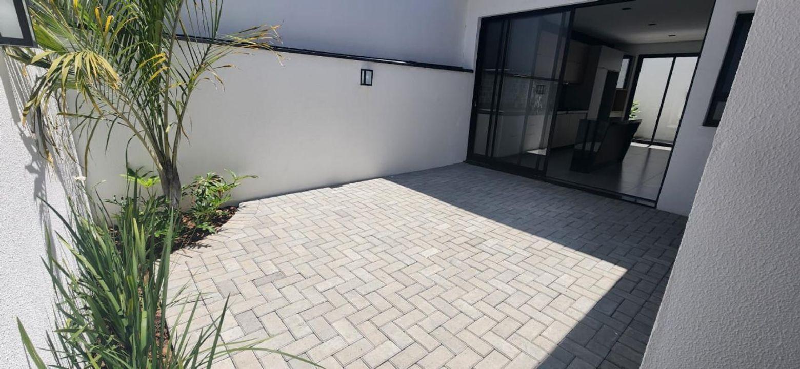 Casa de Condomínio à venda com 3 quartos, 300m² - Foto 39