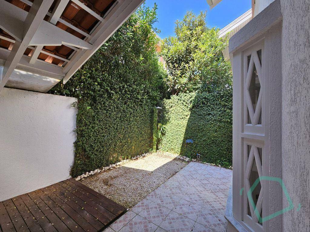 Casa de Condomínio para alugar com 3 quartos, 220m² - Foto 29