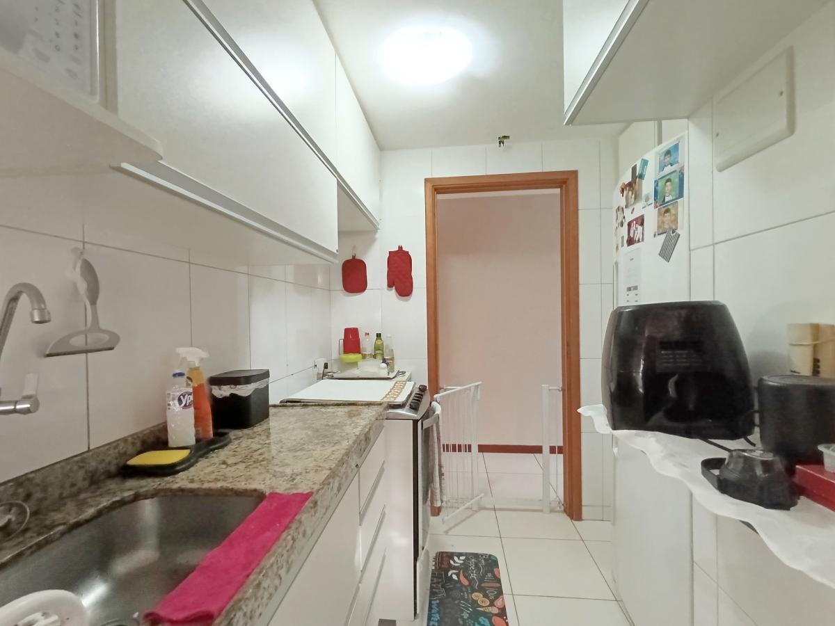 Apartamento à venda com 2 quartos, 64m² - Foto 3