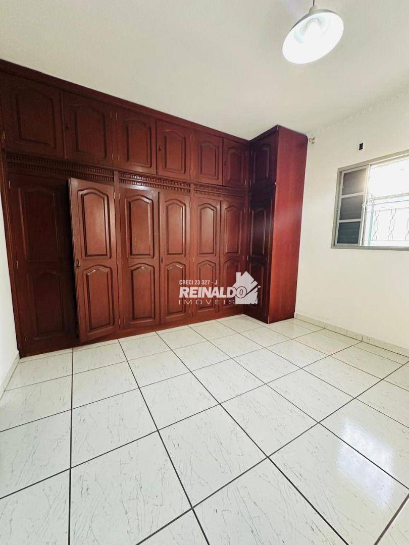 Casa para alugar com 3 quartos, 250m² - Foto 7