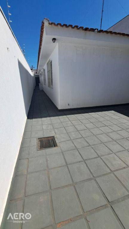 Casa para alugar com 7 quartos, 288m² - Foto 32