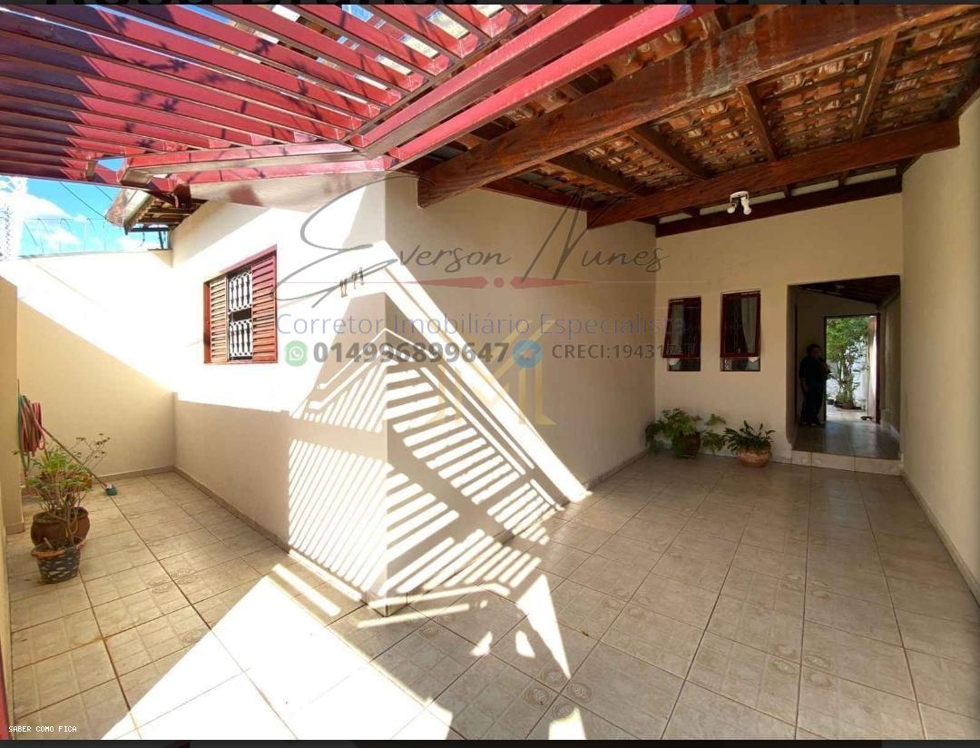 Casa à venda com 3 quartos, 250m² - Foto 1