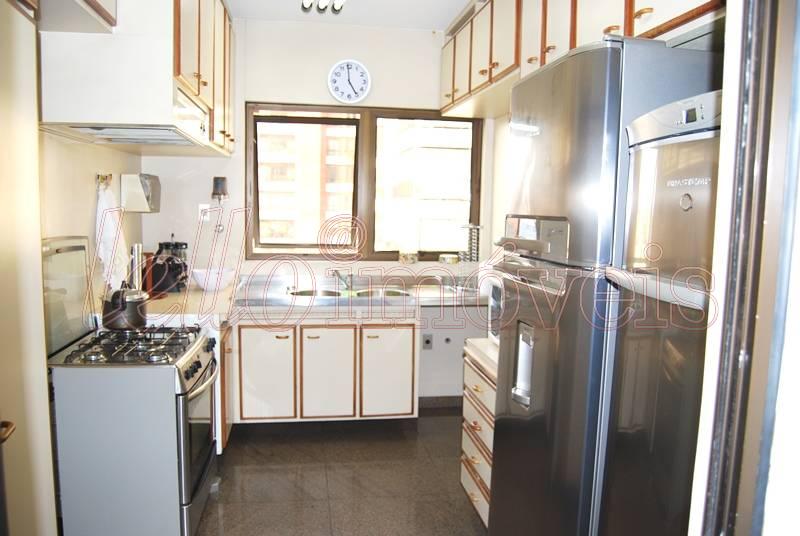 Apartamento à venda com 3 quartos, 180m² - Foto 8