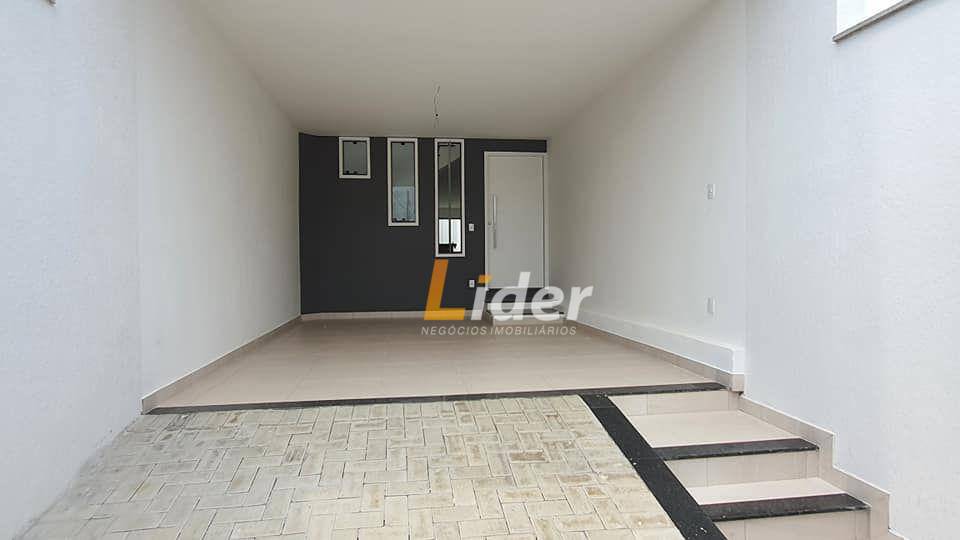 Casa à venda com 3 quartos, 90m² - Foto 4