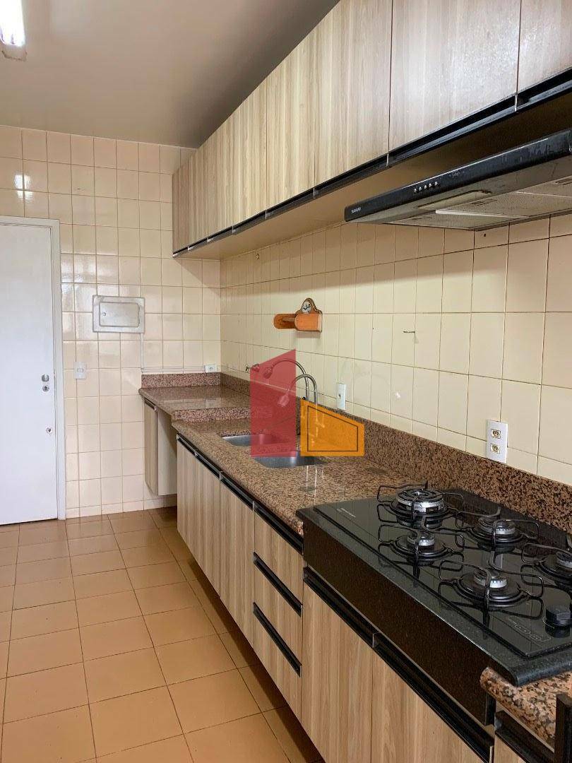 Apartamento à venda com 4 quartos, 195m² - Foto 4