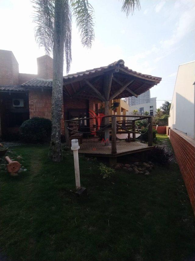 Casa à venda com 3 quartos, 250m² - Foto 10