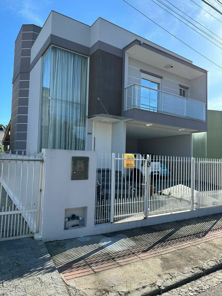 Casa à venda com 3 quartos, 215m² - Foto 2