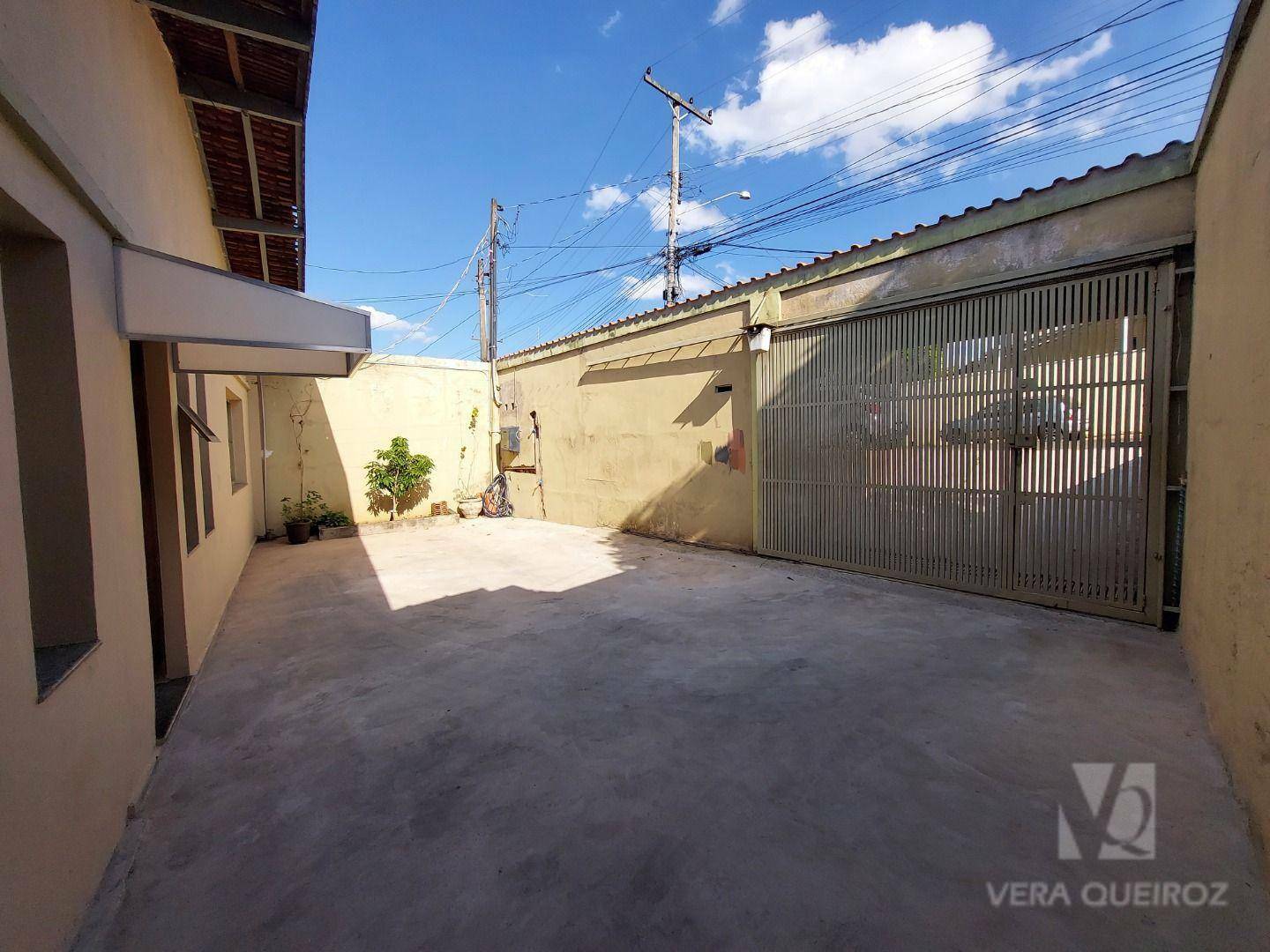 Casa à venda com 2 quartos, 320m² - Foto 2