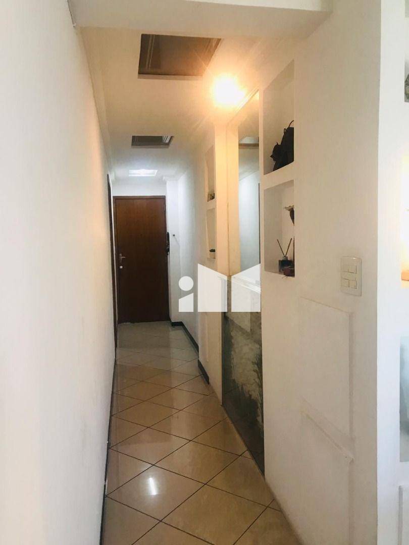 Apartamento à venda com 3 quartos, 130m² - Foto 2