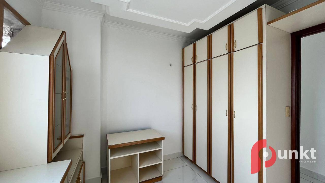 Apartamento para alugar com 3 quartos, 101m² - Foto 8