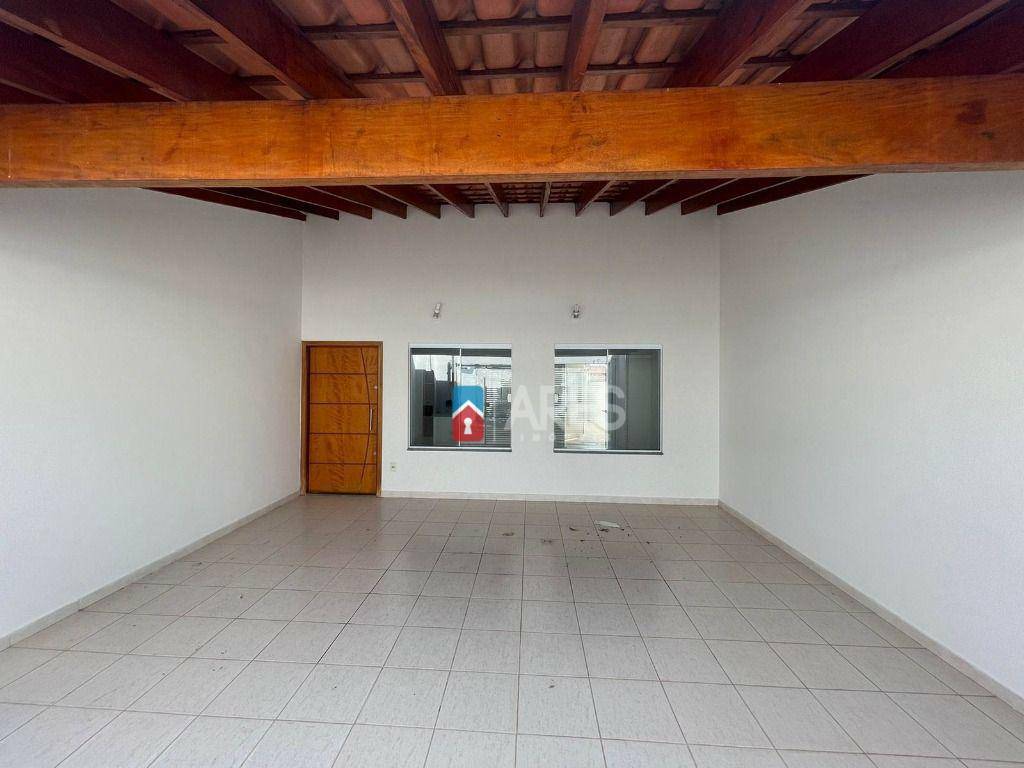 Casa para alugar com 3 quartos, 117m² - Foto 2