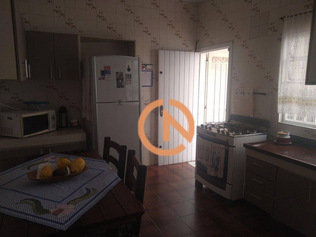 Casa à venda e aluguel com 4 quartos, 257m² - Foto 16
