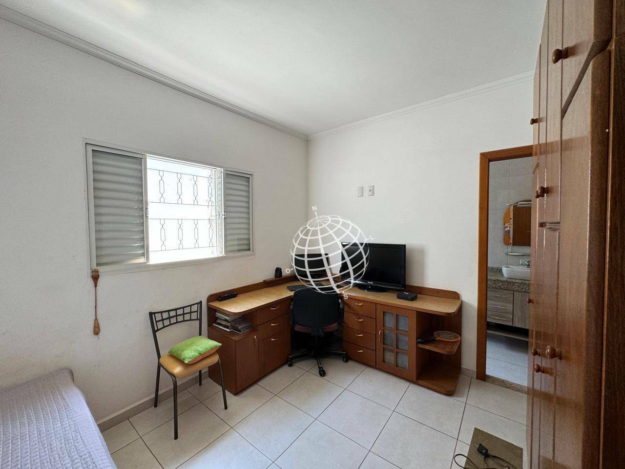 Casa à venda com 5 quartos, 183m² - Foto 32