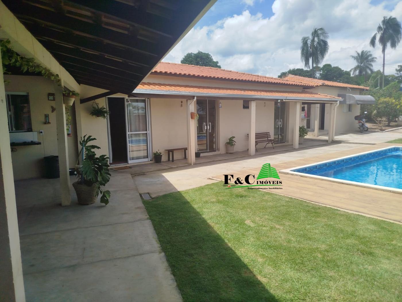 Chácara à venda com 3 quartos, 1000m² - Foto 1