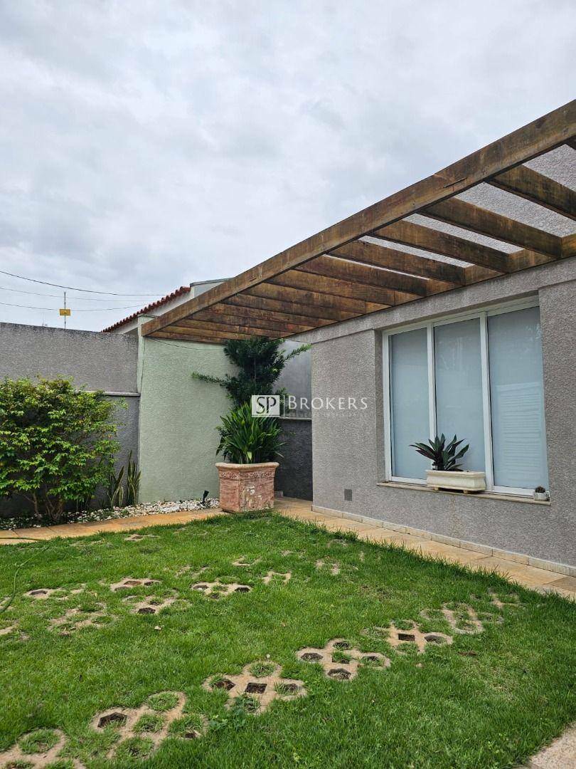 Casa à venda e aluguel com 3 quartos, 215m² - Foto 1