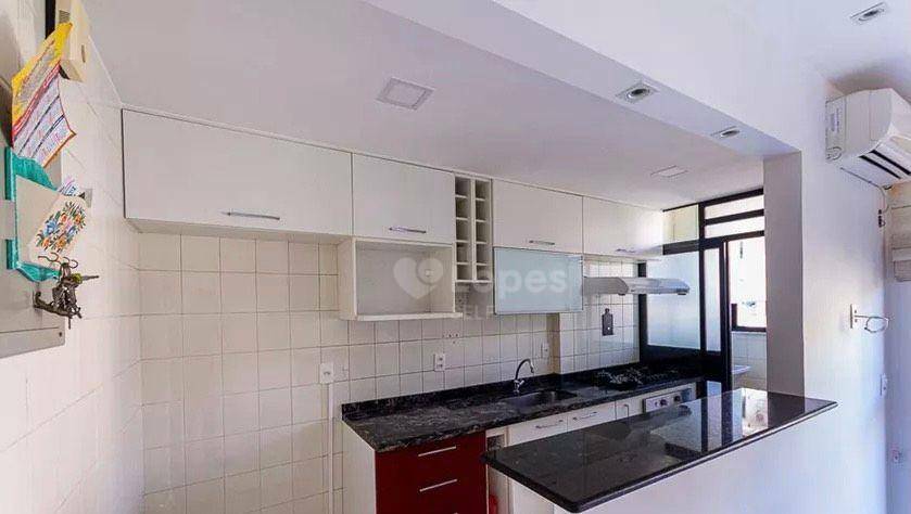 Apartamento à venda com 2 quartos, 67m² - Foto 4