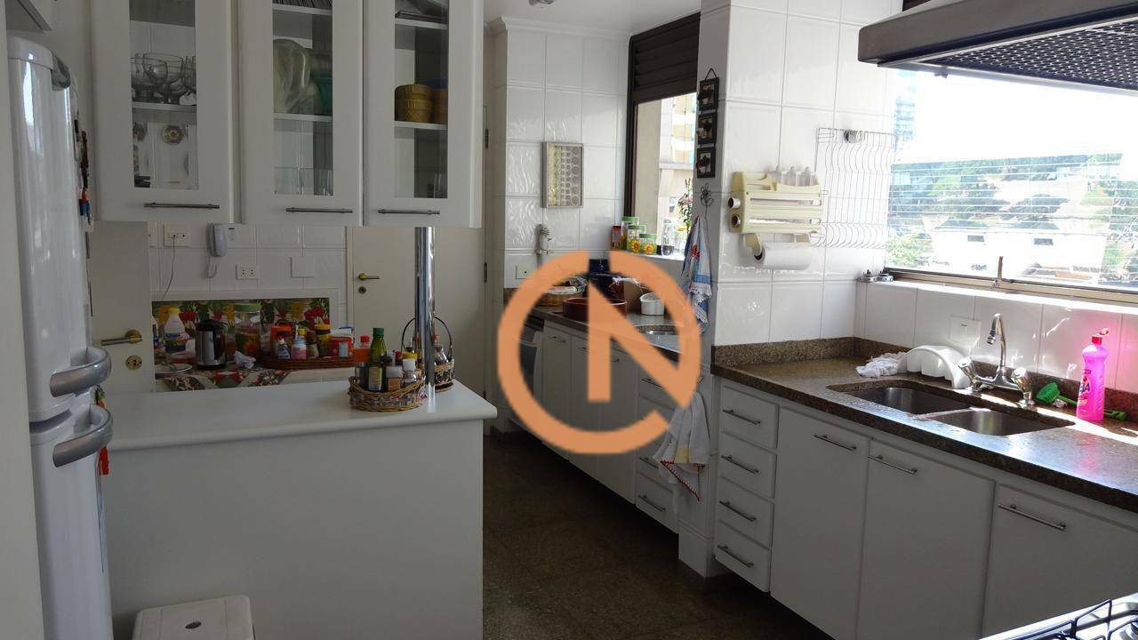 Apartamento à venda com 3 quartos, 225m² - Foto 7